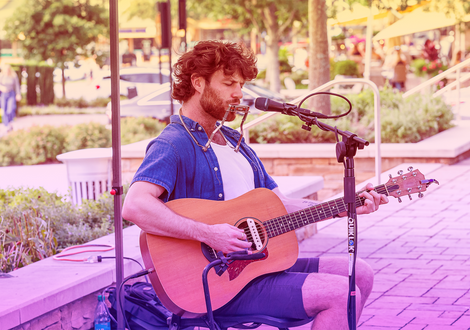 Billy Stonecipher performing at Sundown Social