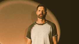 photo of Walker Hayes 